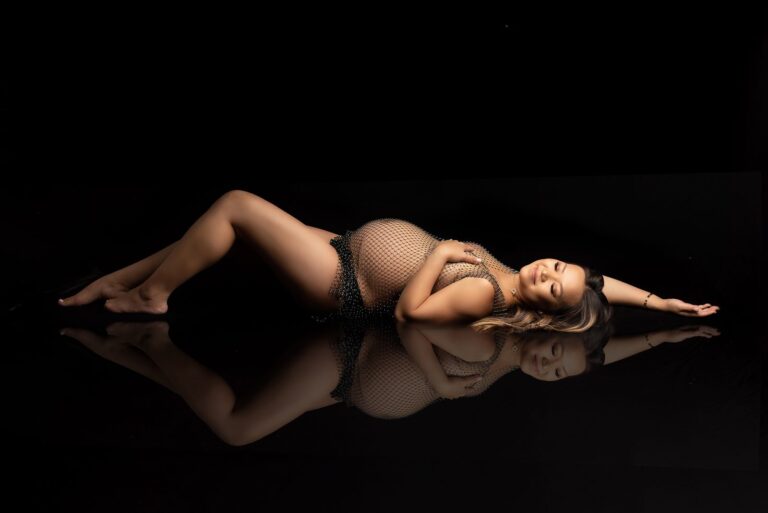 Studio maternity portrait, Lovely Baby Photography